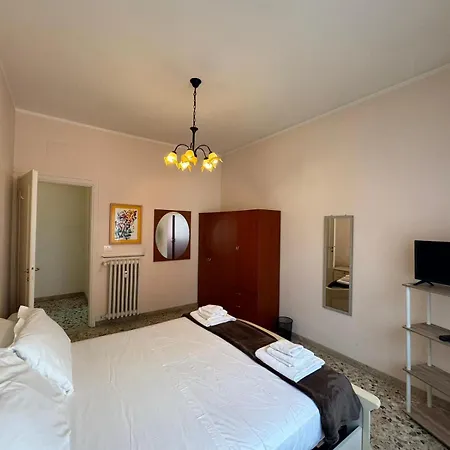 Vintage Comfort Steps From Vatican Apartment Rome